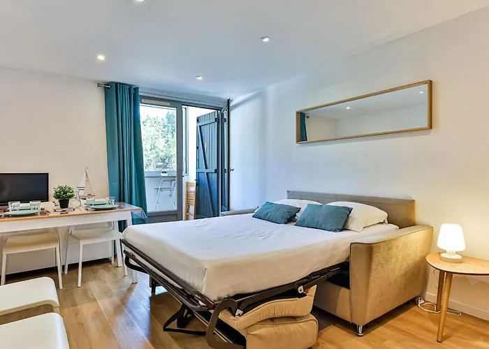 Un Air De - 500m - Wifi 아파트